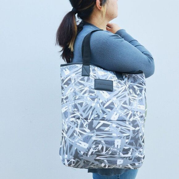 NEW Marc by Marc Jacobs Artisan Paint Splash Tote - Picture 2 of 9